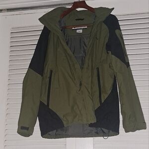 Columbia winter jacket shell & lining 100% nylon, size L, hooded, black & green